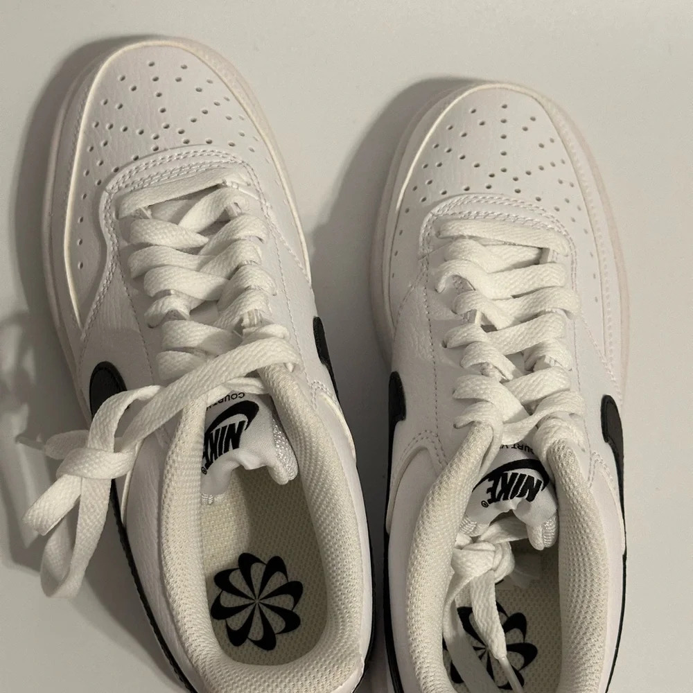 NWT Women’s Nike Court Vision Low Next Nature White / Black Size 5.5 - Picture 3 of 6